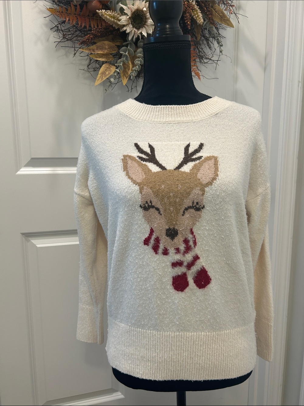Women's Cream Reindeer Crewneck Sweater - Festive Knit Size Small